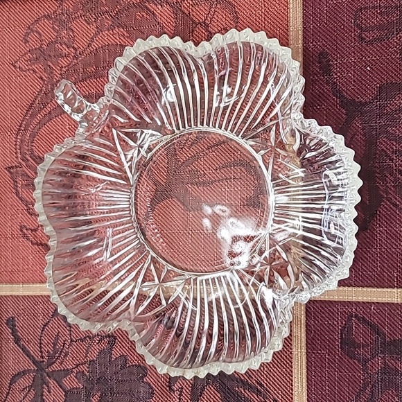 Federal Glass, 6 in Clover Leaf - Picture 2 of 3